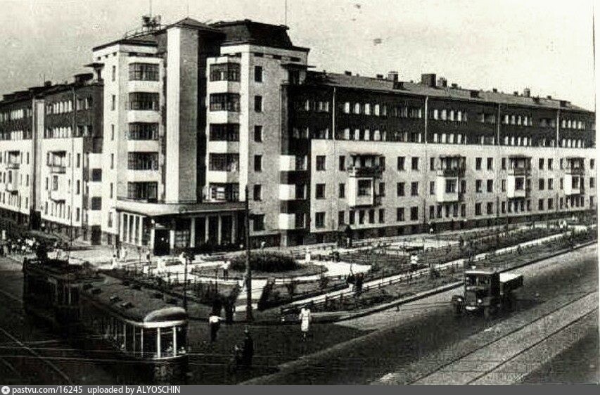 Движимая недвижимость Москвы. Едет крыша, едет дом...