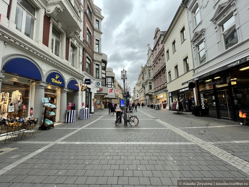 Бонн — бывшая столица Германии, по которой мы гуляем с Бетховеным в деньрожденьческой поездке