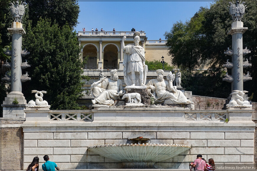 Fontana della Dea di Roma. Богиня Рома в окружении  рек Тибра и Аньене.