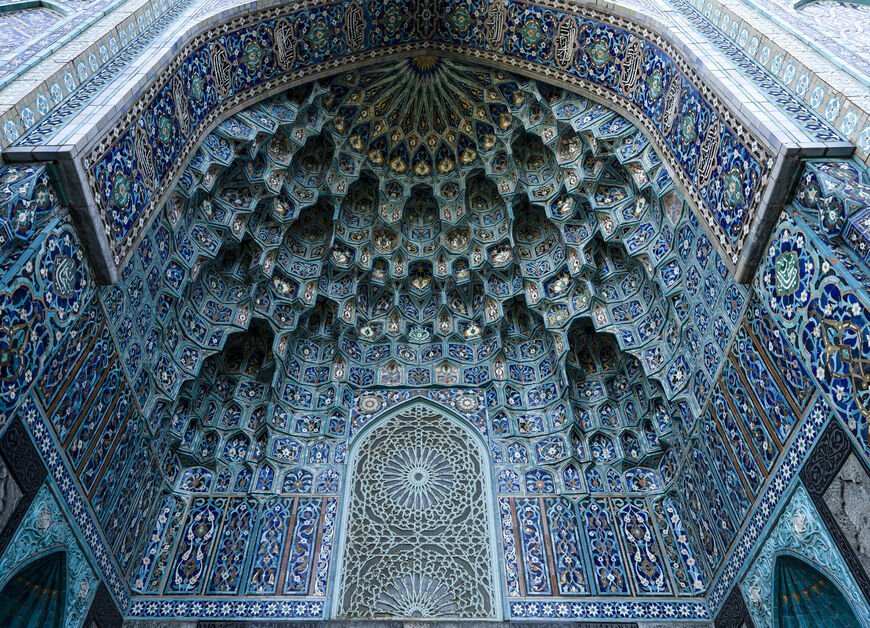 Сотовый свод портала мечети