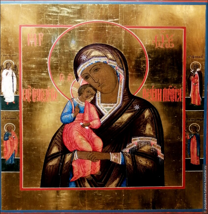 Богоматерь Владимирская, подлинник иконы был написан в XII веке в Константинополе, самая чтимая Русской православной церковью икона, написано много списков.