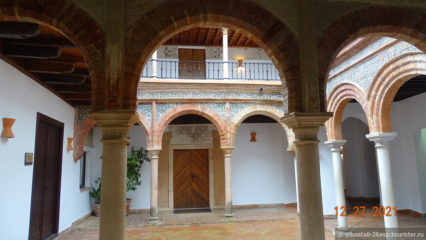 Дворец Мондрагона и  муниципальный Археологический музей находятся в одном здании