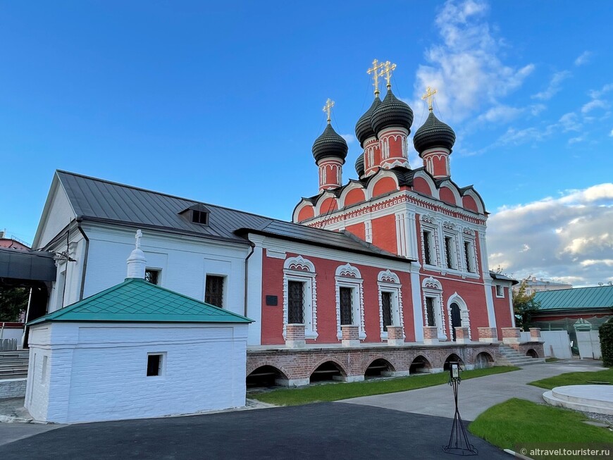 Высоко-Петровский монастырь и его окрестности: страницы истории