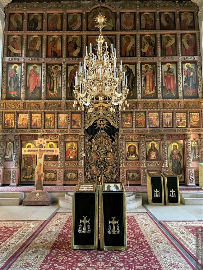 Иконостас Сергиевской церкви.