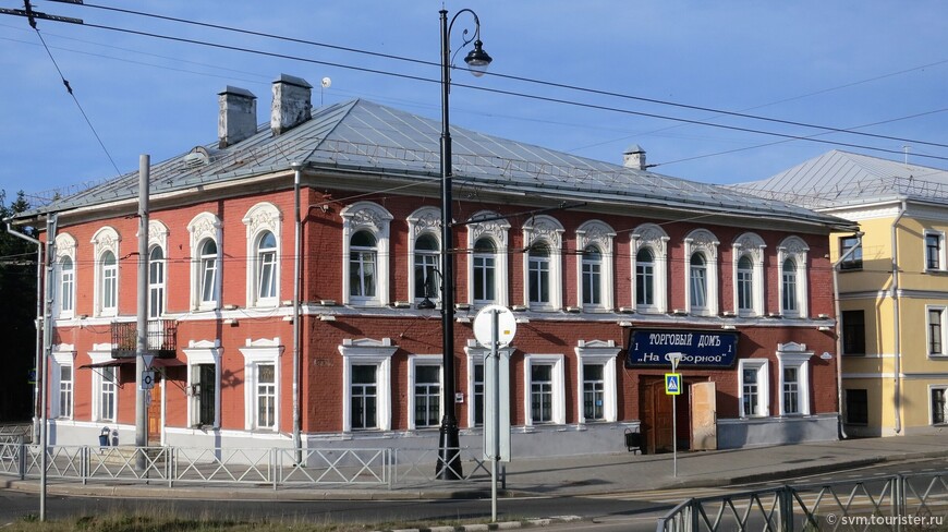 Самый первый дом по Крестовой-Дом Попова.