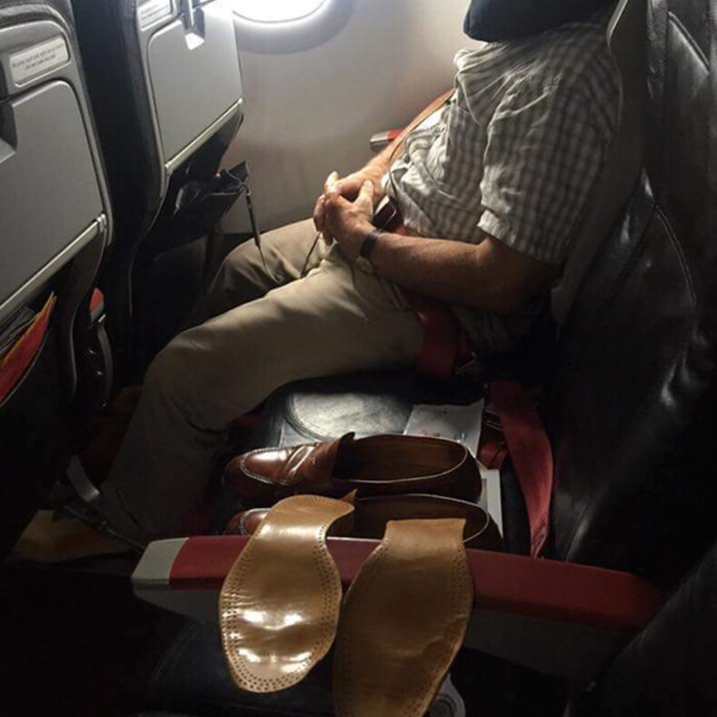 Пассажир из ада: 11 фотодоказательств того, что поведение некоторых попутчиков вызовет у окружающих нервный срыв