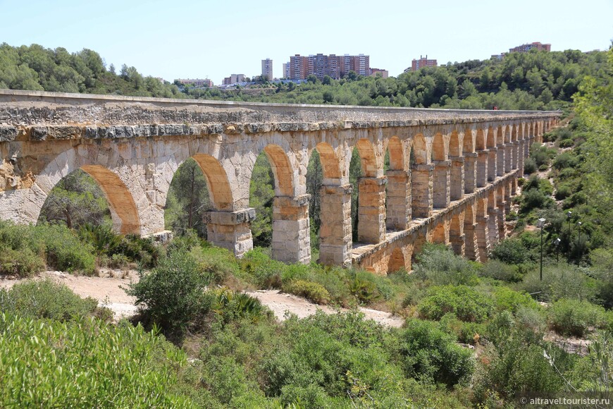 Римский акведук времён императора Августа.