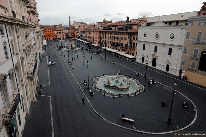 Площадь Навона (Piazza Navona) в Риме (интернет), также бывший ипподром.