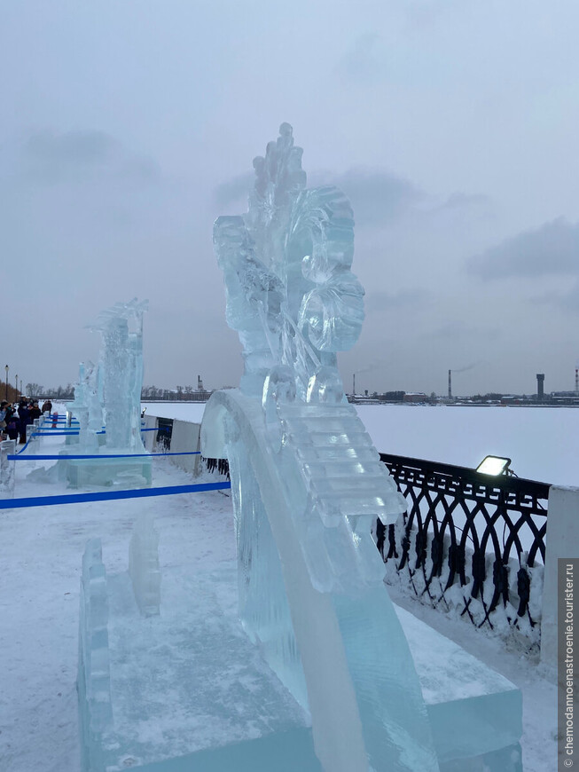 Фестиваль «Удмуртский лед» — очарование ледовых фигур и мастерство художников-волшебников