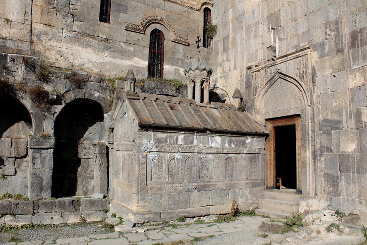 Усыпальница Св. Татеваци в монастыре Татев
