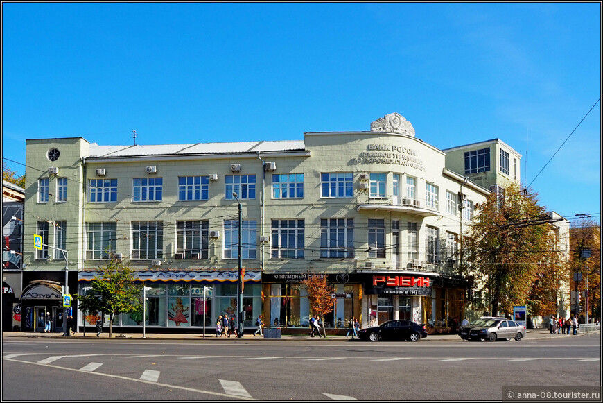 Ювелирный магазин «Рубин» на первом этаже работает с 1947 года.