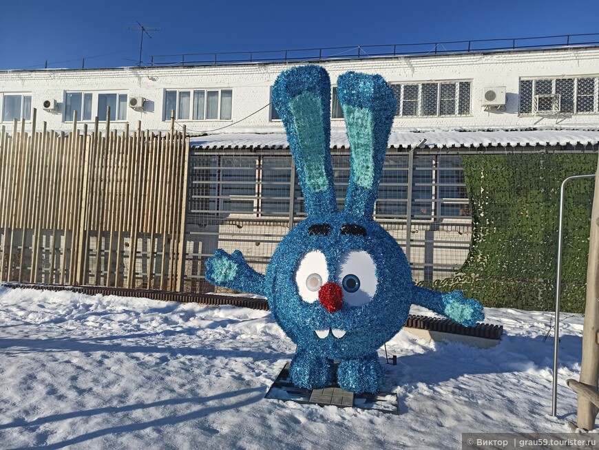 Рождественская прогулка среди новогодних символов