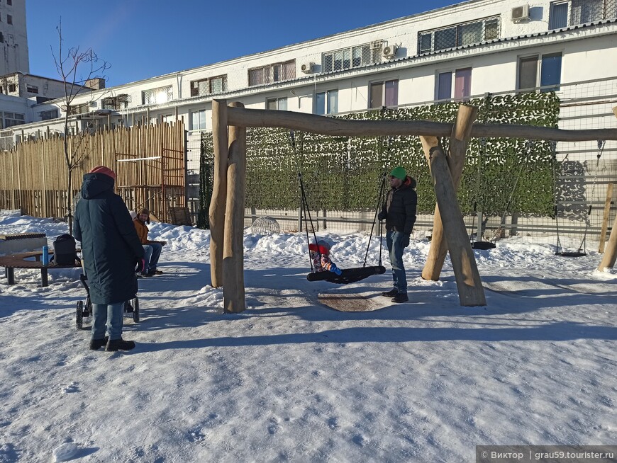 Рождественская прогулка среди новогодних символов