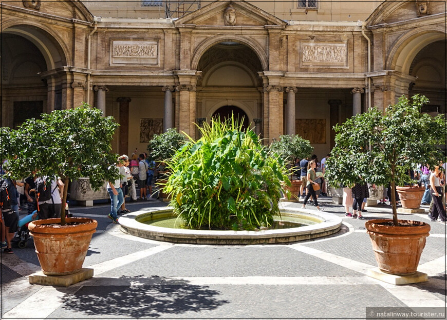 Восьмиугольный дворик Музея Пио-Клементино