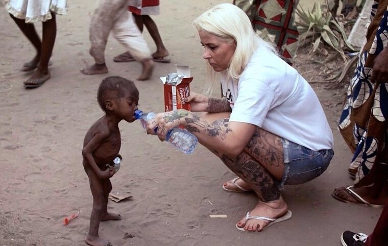 «Помогайте хотя бы одному человеку, но каждый день»: правило жизни датчанки, спасающей «детей-ведьм» с улиц Нигерии