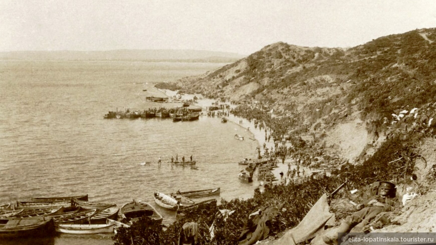 ANZAC Cove во время высадки австралийцев и новозеландцев в 1915 году