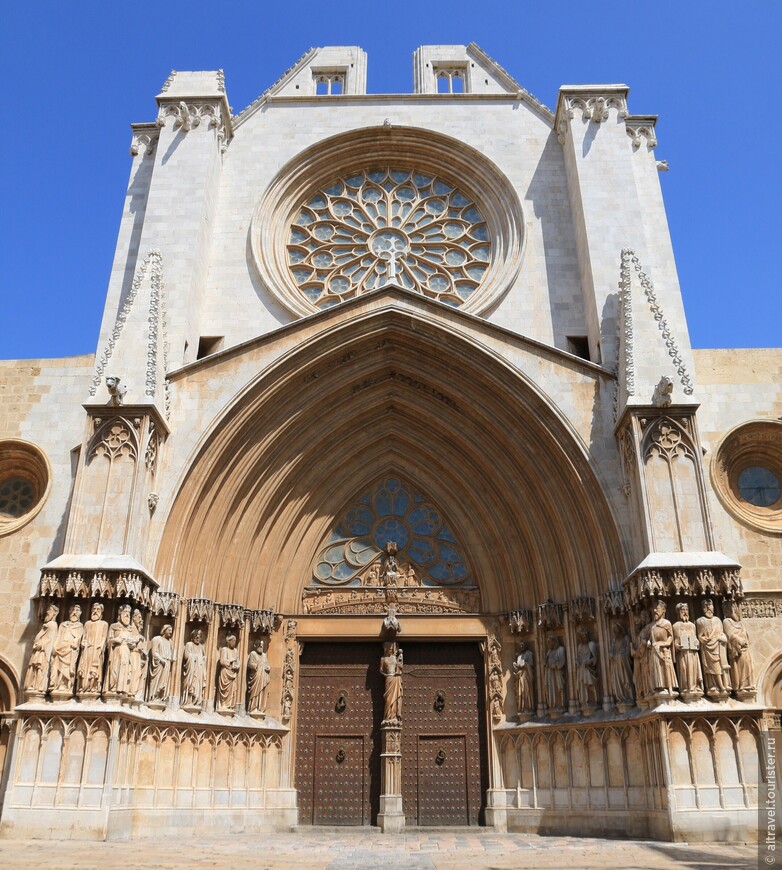 Cобор Таррагоны: главный фасад в готическом стиле.