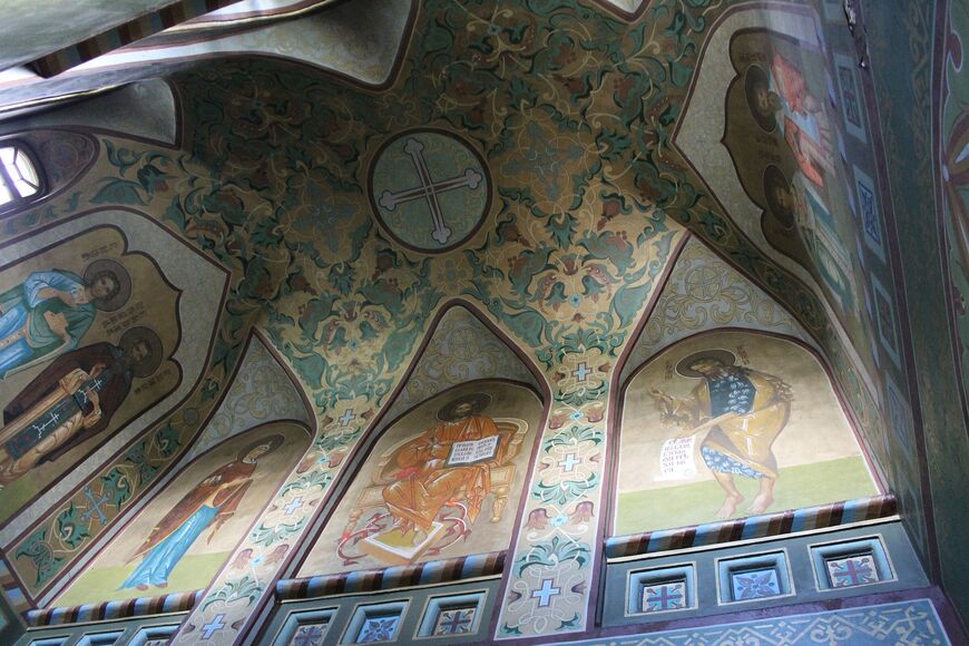 Роспись на потолке и стенах собора