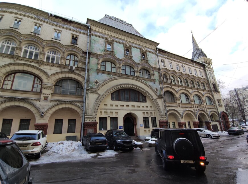 Движимая недвижимость Москвы. Едет крыша, едет дом...