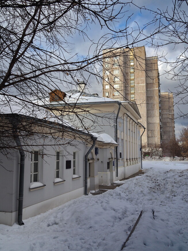 Движимая недвижимость Москвы. Едет крыша, едет дом...