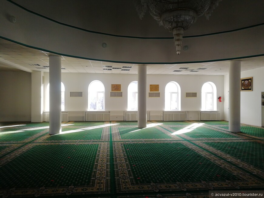 В главной мечети Саратова...