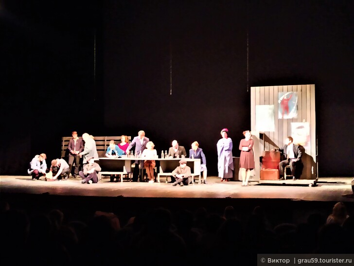 Сцена из спектакля Моя Марусечка (Саратовский драмтеатр, 19 февраля  2022 года)