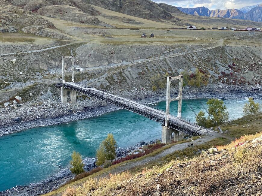 Ининский подвесной мост через Катунь