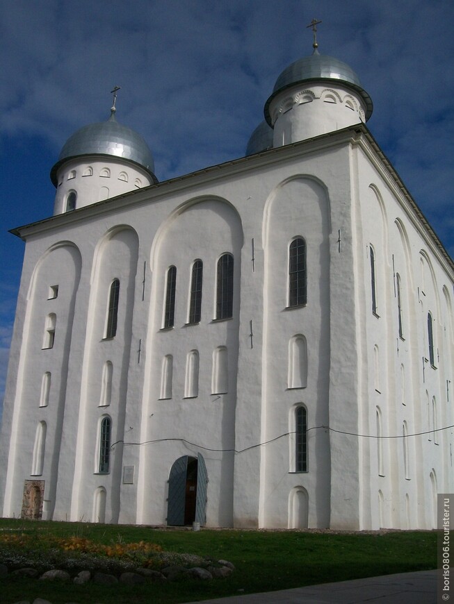 Старинный монастырь в живописном месте