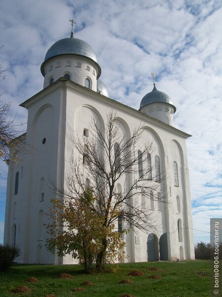 Старинный монастырь в живописном месте