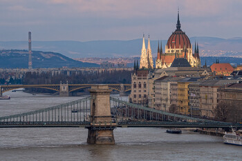 Венгрия продолжает выдавать визы россиянам