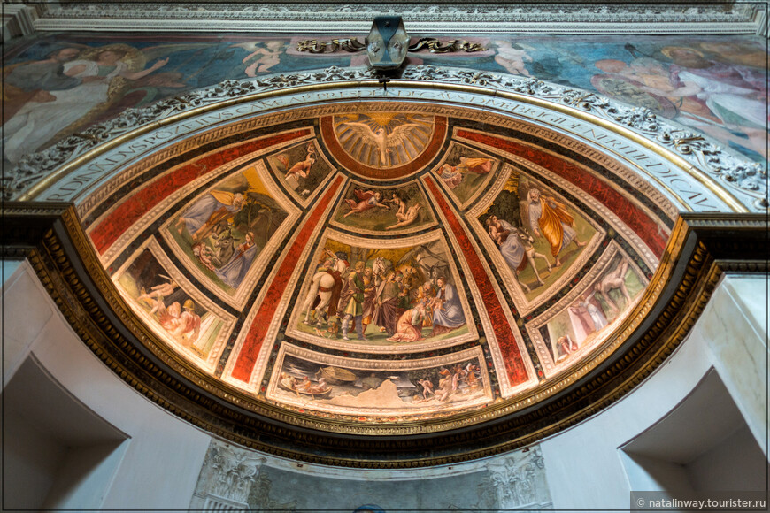 Часовня Понцетти (Ponzetti Chapel). Украшена фресками работы Бальдассарре Перуцци (Baldassare Tommaso Peruzzi)