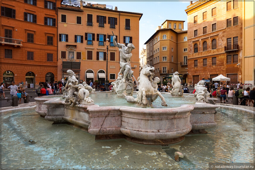 Фонтан Нептуна (Fountain of Neptune). Спроектирован в 1574 году Джакомо Делла Порта    