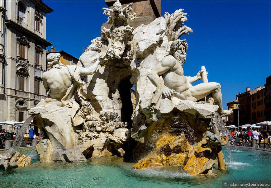 Фонтан Четырёх рек (Fontana dei Quattro Fiumi). Сооружён в 1648—1651 гг. по проекту Джованни Лоренцо Бернини