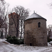 От династии Пястов в Цешине остались башня и ротонда святого Николая. Наверху башни смотровая площадка с видом на оба города с приграничным мостом.