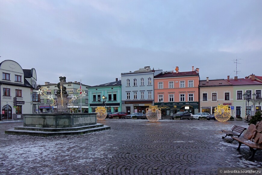 Рыночная площадь с фонтаном.