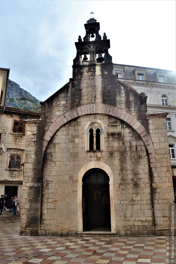 Старинная церковь Святого Луки является одним из немногих зданий Котора, не пострадавшим от землетрясений