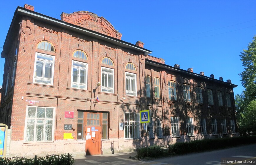 С 1925 по 1930 год в здании бывшей гимназии учился выдающийся художник-баталист П.А.Кривоногов.