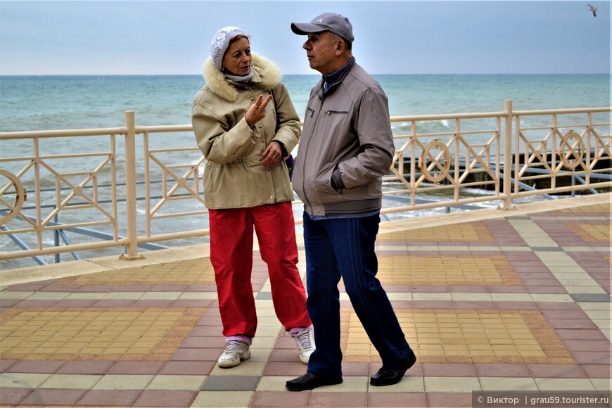 Прогулки вдоль берега моря в Алуште