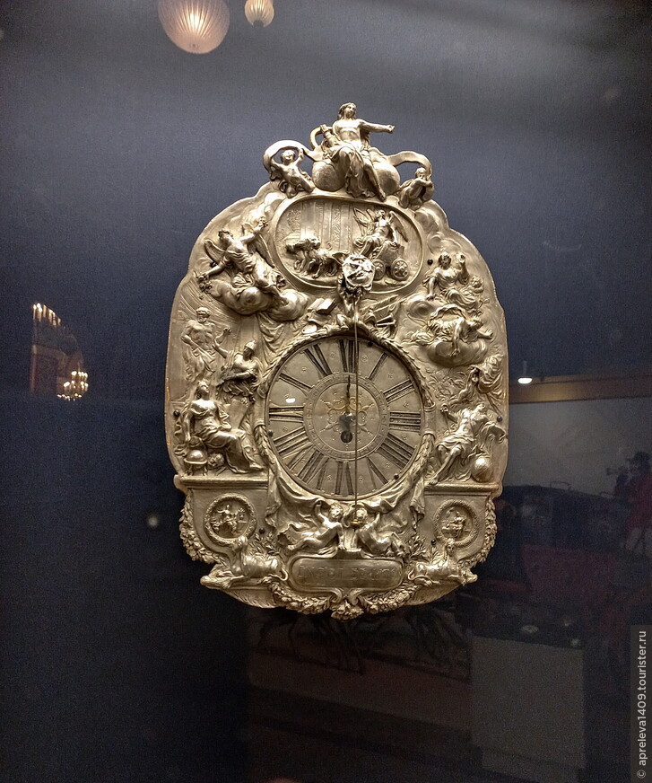 Часы настенные. Германия, Аугсбург, вторая половина 17-го века, серебро, медь, чеканка, литье.