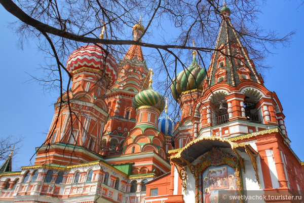 Московский кремль со всех сторон весной, летом, осенью и зимой