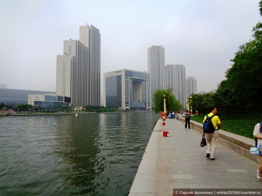 Великолепная набережная на реке Хайхэ в 17-ти миллионном Тяньцзине (Китай)