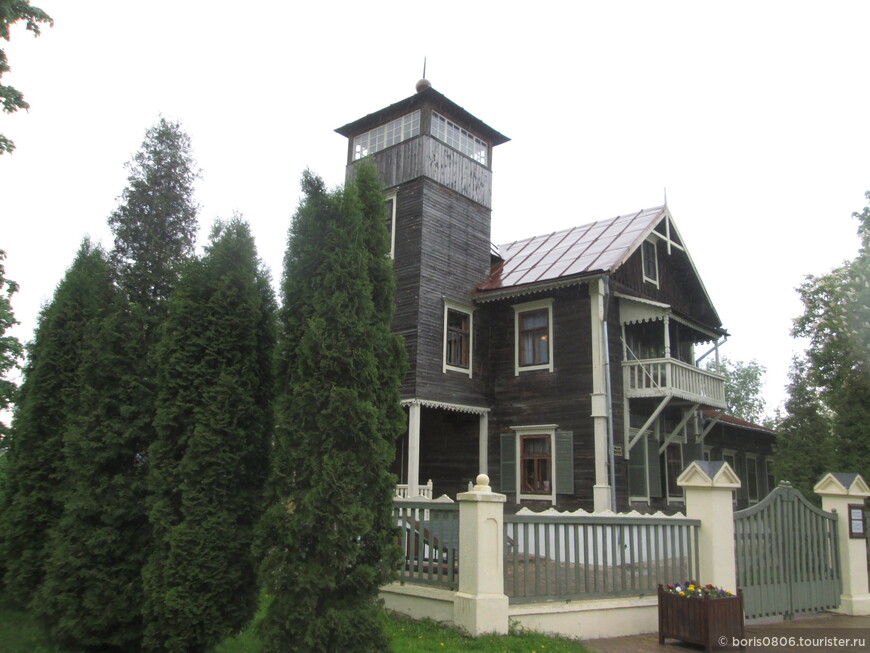 Флигель-музей в центре парка, вероятно, единственный в Беларуси