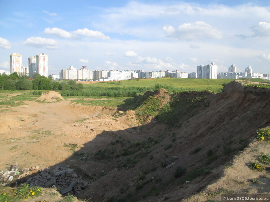 Большой и красивый парк в спальном районе