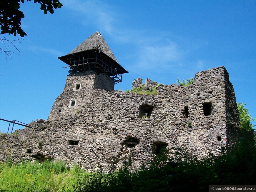 Старинный замок недалеко от границы со Словакией