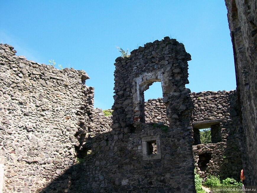 Старинный замок недалеко от границы со Словакией