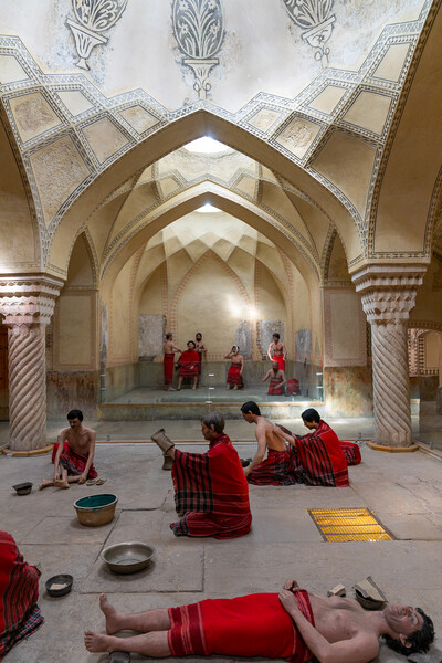 Инсталляции в бане Вакиль (Шираз)