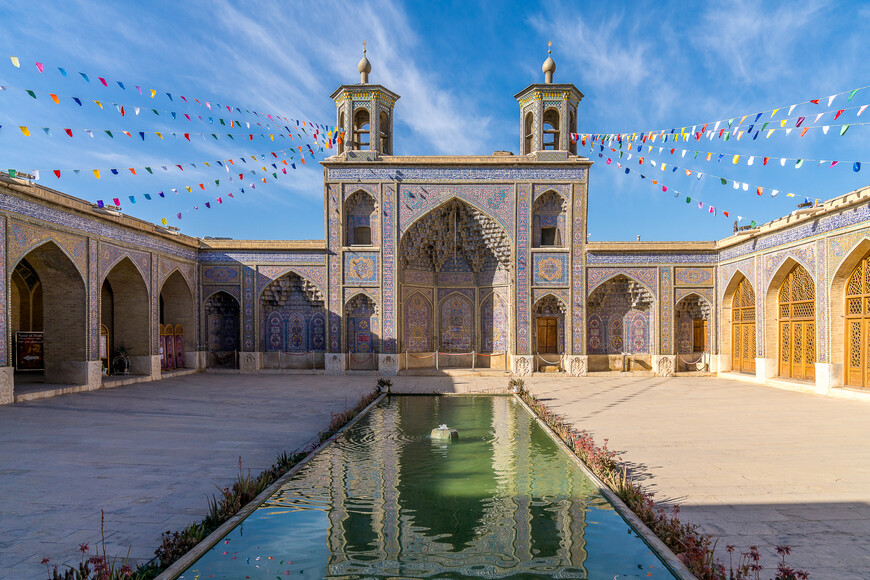 Внутренний двор мечети Насир аль-Мульк (Шираз)