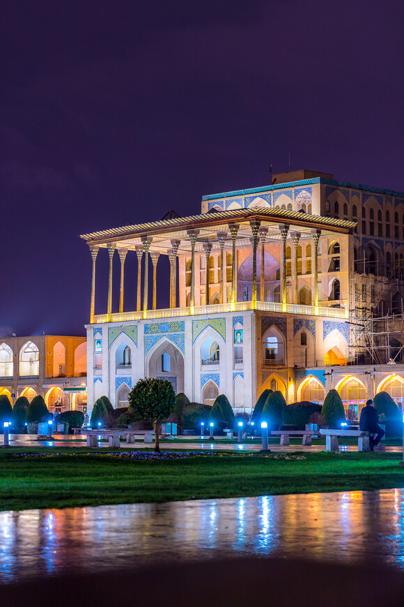 Вид на дворец Али Капу (Исфахан) ночью