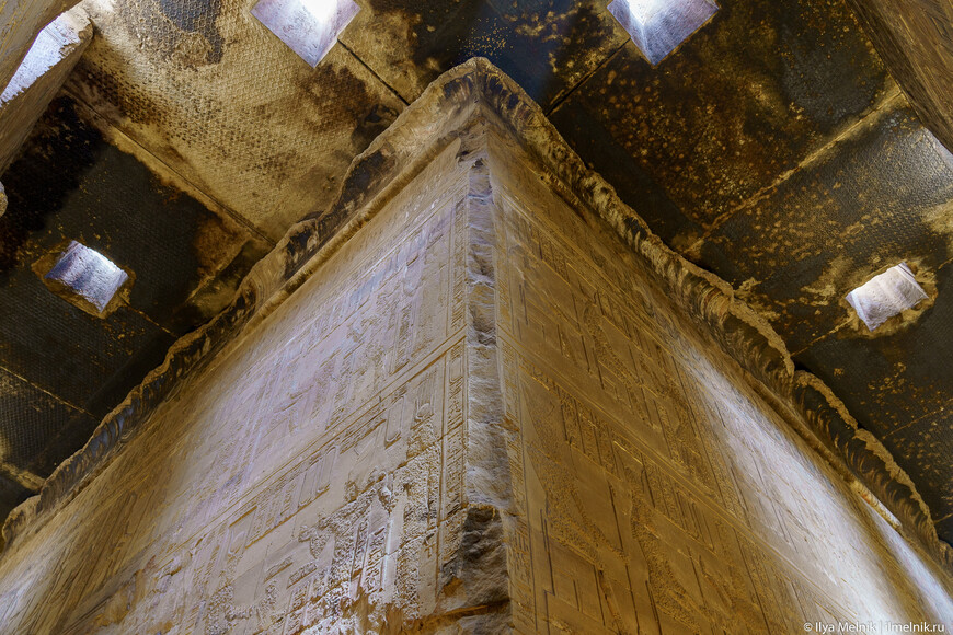 Видно, что наиболее “сакральная” часть храма – это отдельное сооружение