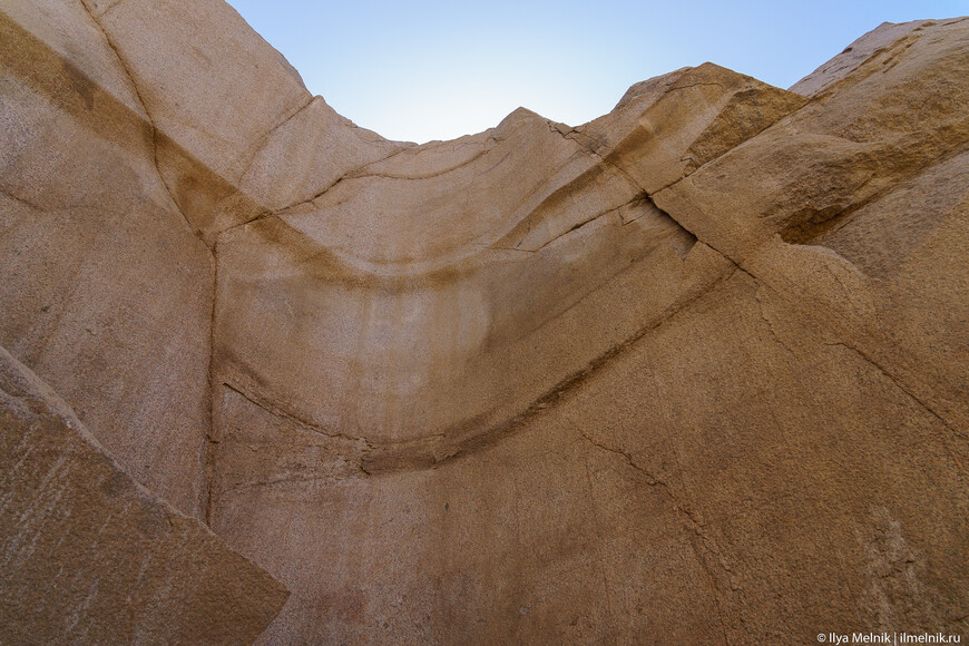 Стены каменоломен в Асуане